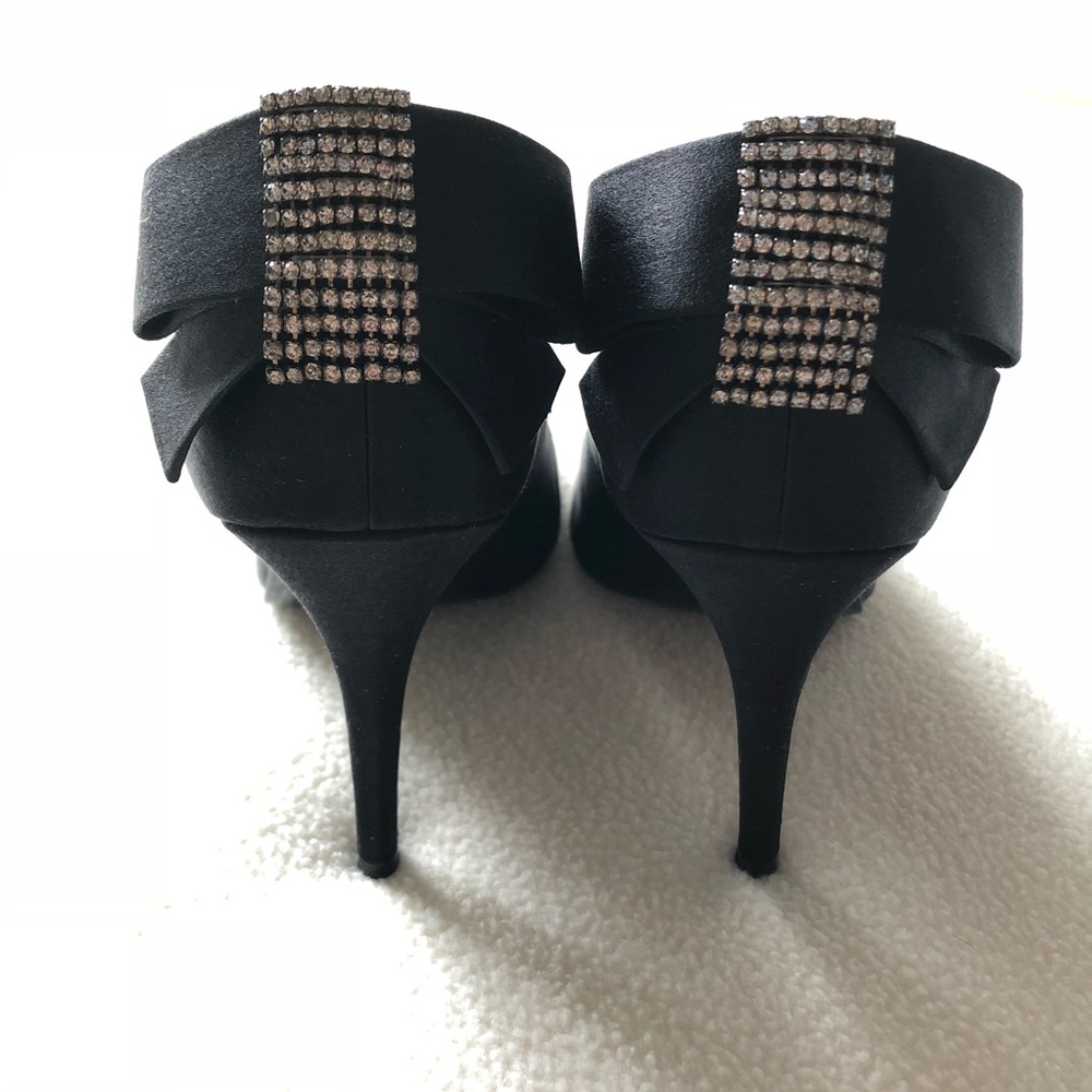 Stuart Weitzman Satin “Romance” pumps - Picture 6 of 7